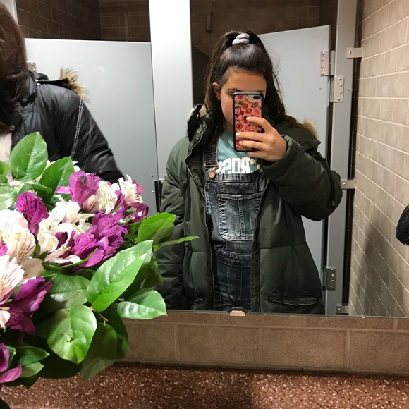 Meet your Posher, Salena - Picture 1 of 1